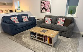 Superb 2 Bed 2 Bathroom Free Parking